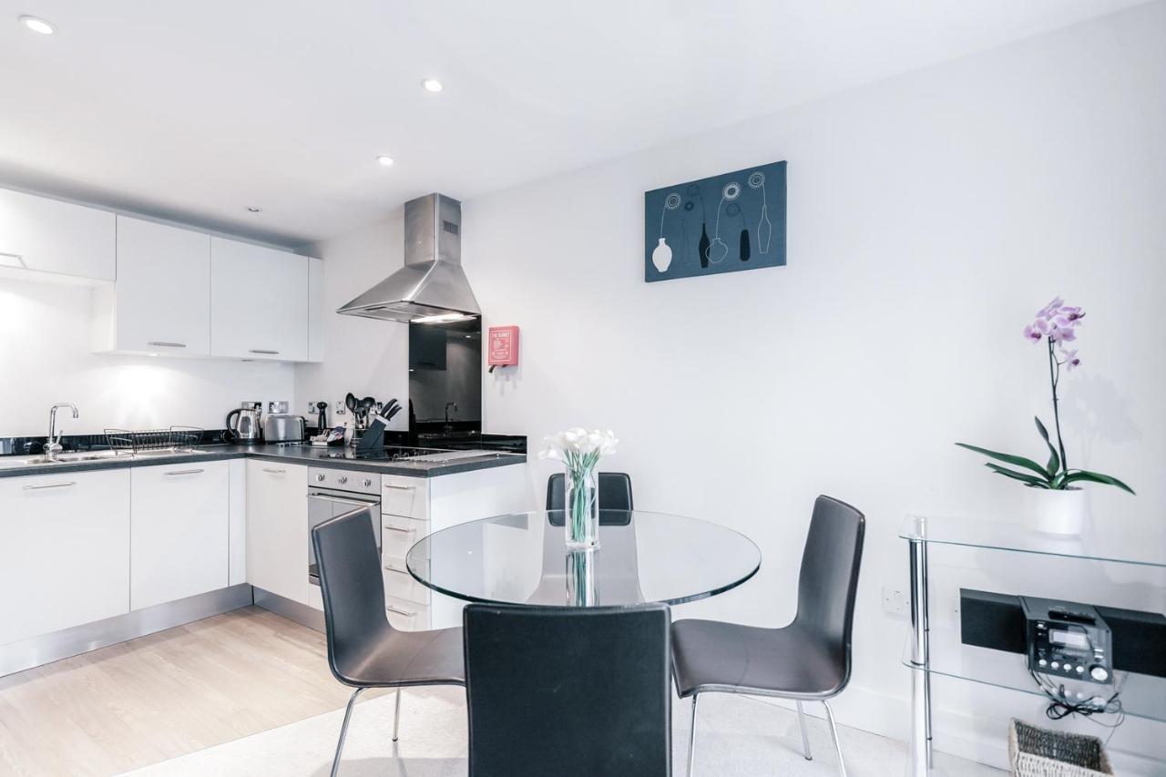 Roomspace Serviced Apartments - Capitol Square エプソム エクステリア 写真
