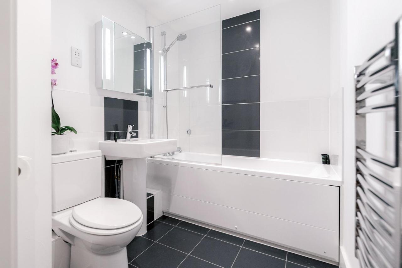 Roomspace Serviced Apartments - Capitol Square エプソム エクステリア 写真